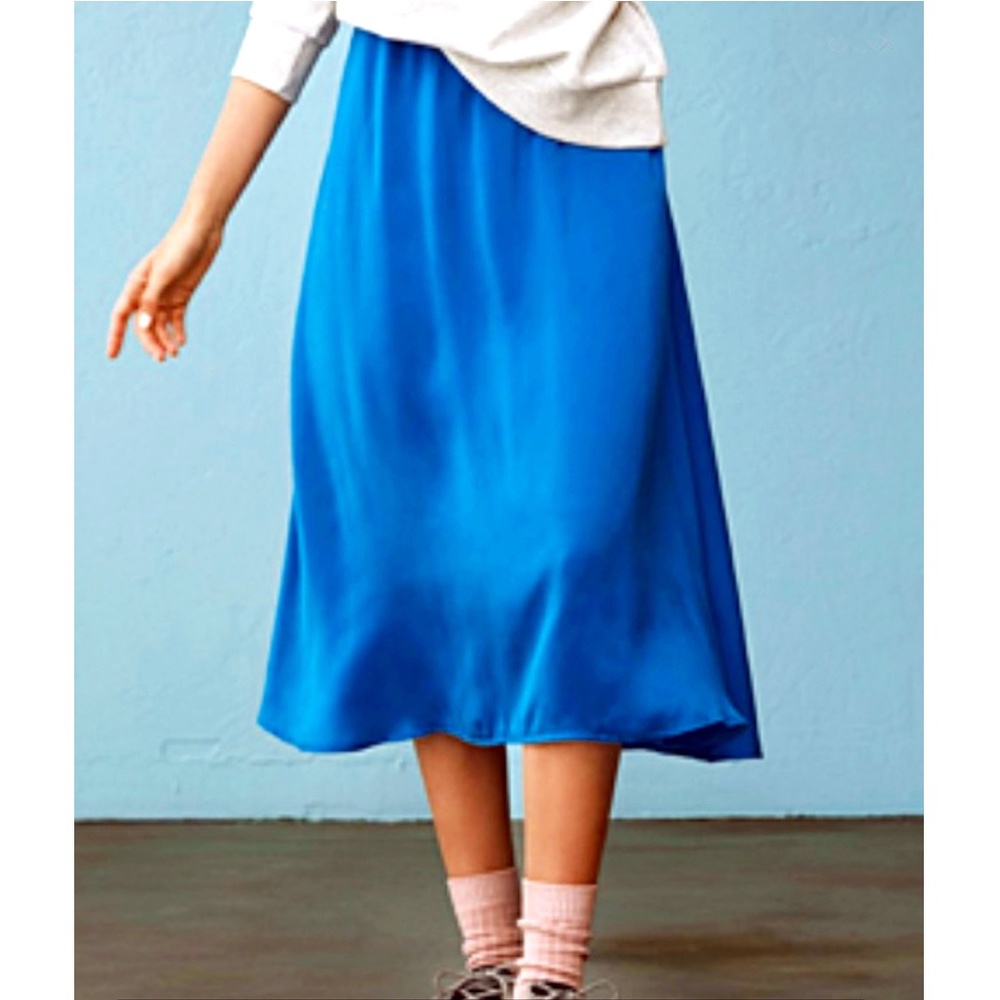 Flowy midi blue skirt